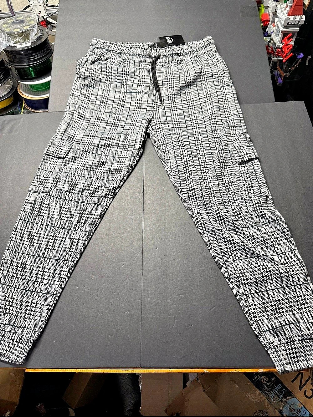 boohooMAN Men's Plaid Jogger Pants Gray 2XL NWT